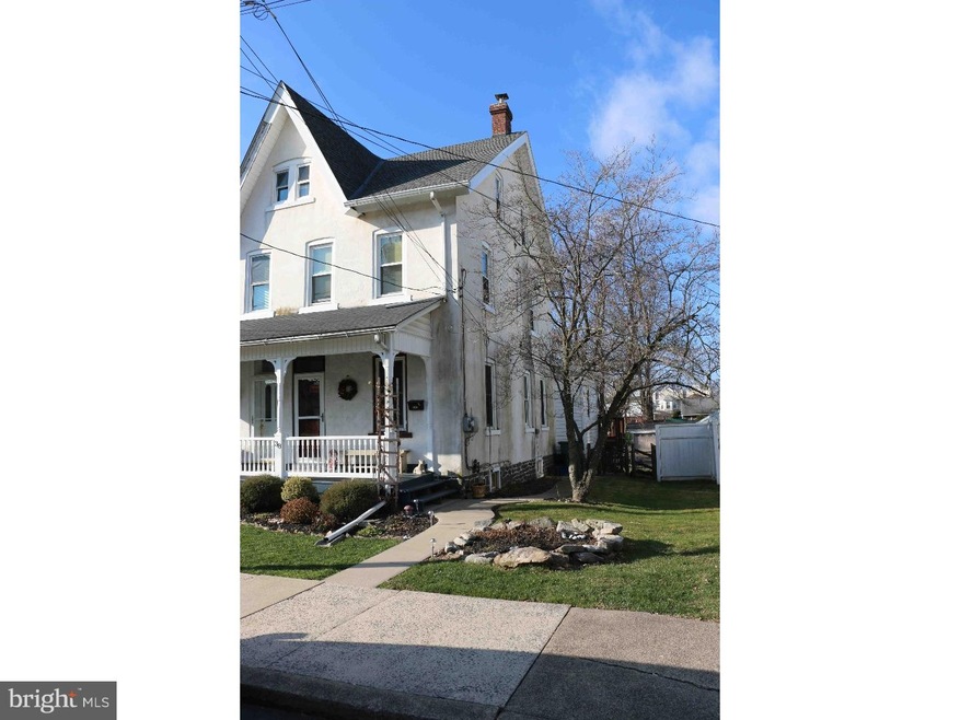 38 S 11th St, Quakertown, PA 18951 - photo 1