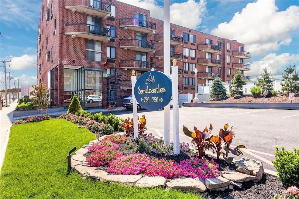 Sandcastles unit 2J, Long Beach, NY 11561 - photo 1