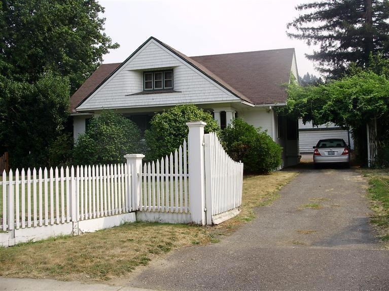 1071 SE Grandview Ave, Grants Pass, OR 97527 - photo 1