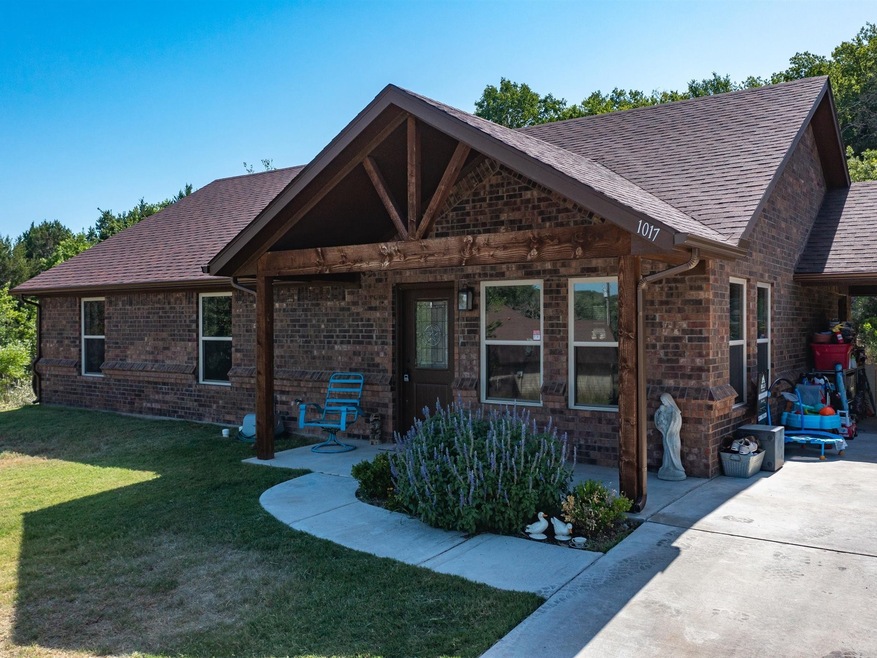 1017 Corral Dr, Granbury, TX 76048 - photo 1