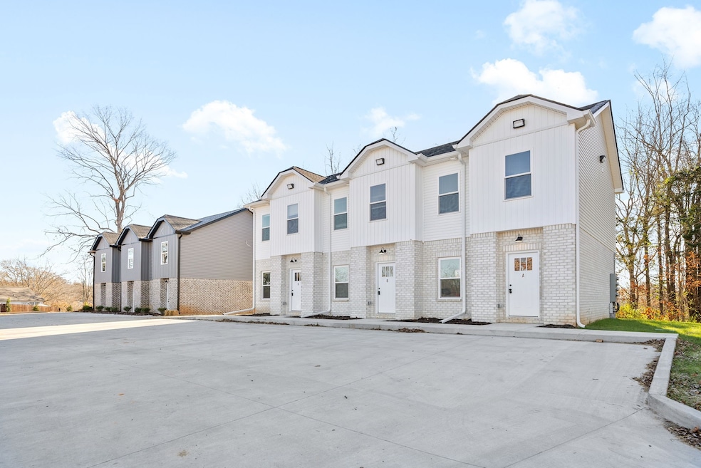 1660 Golf Club Ln unit A, Clarksville, TN 37043 - photo 1