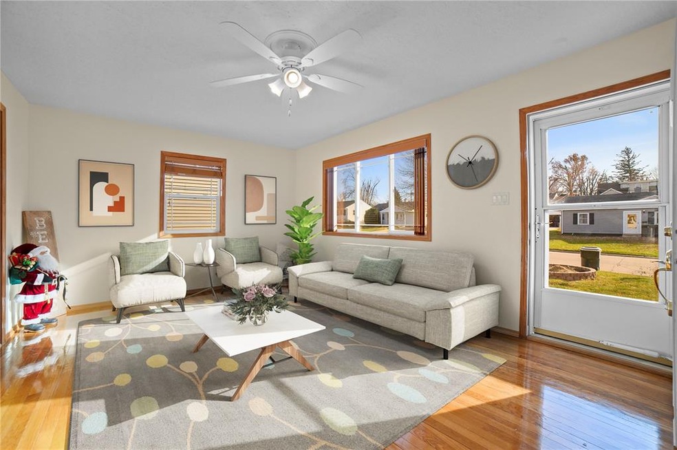 2432 9th Ave SW, Cedar Rapids, IA 52404 - photo 1