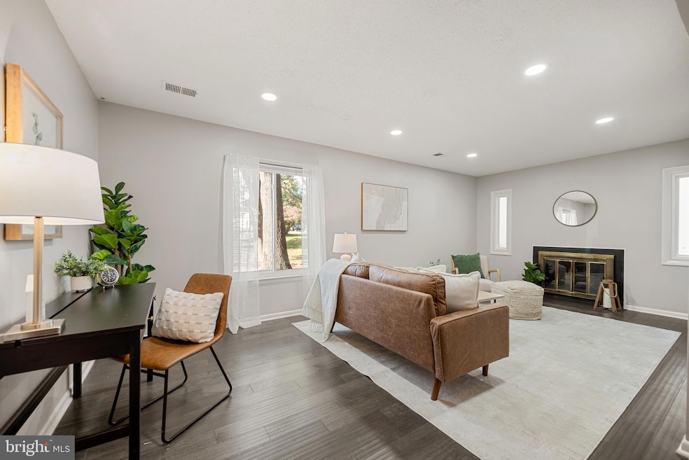 2549 Fox Ridge Ct unit 68, Woodbridge, VA 22192 - photo 1