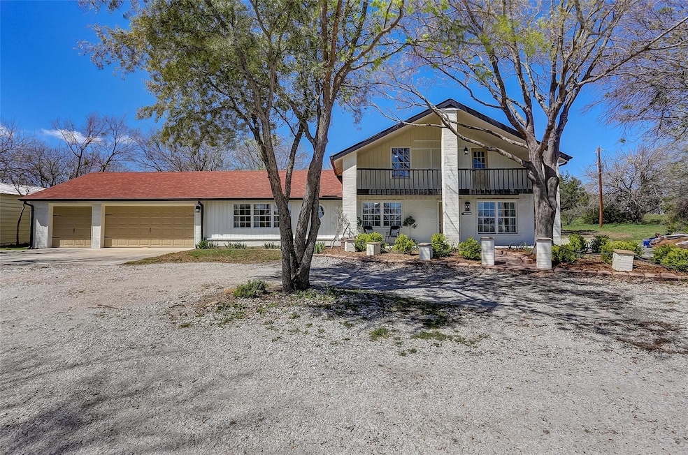 901 Deer Track Rd, Weatherford, TX 76085 - photo 1