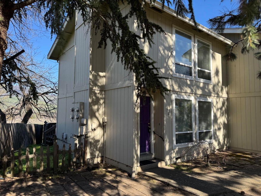323 Glenn St