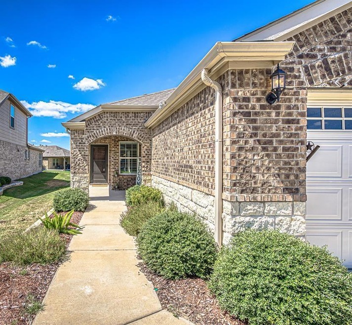 Welcome Home to 860 Hamilton Ln in beautiful Sun City!