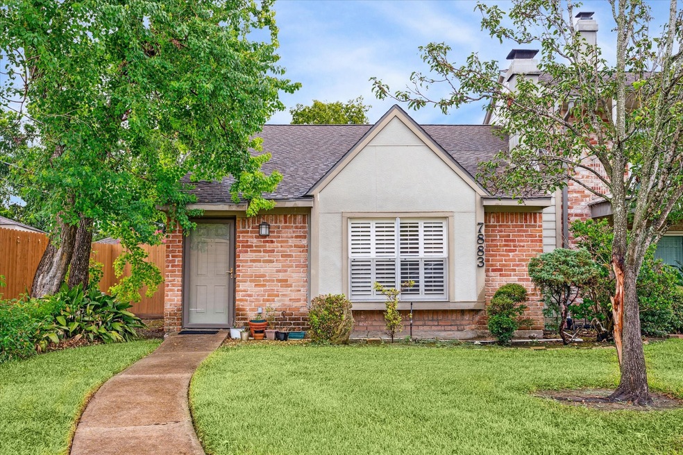 Charming townhome sits on a prime cul-de-sac location