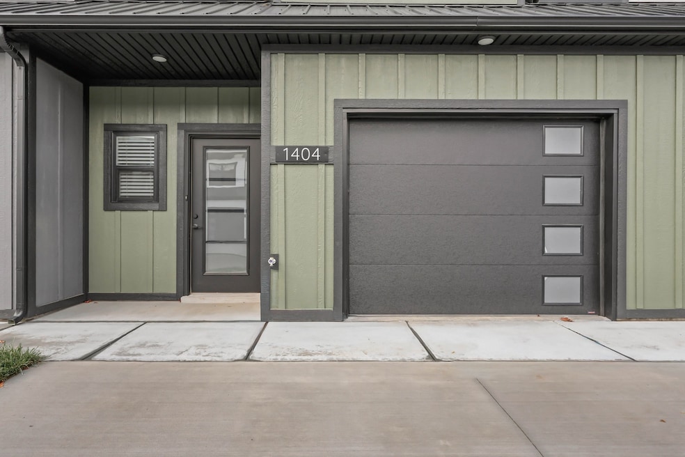 1404 Jonathan Wade Cir, Clarksville, TN 37043 - photo 1