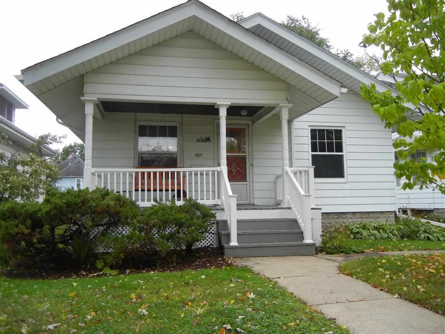 807 Grand Ct, Davenport, IA 52803 - photo 1