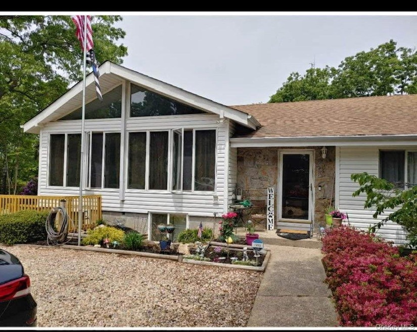 37 Knollcrest Ave, Farmingville, NY 11738 - photo 1