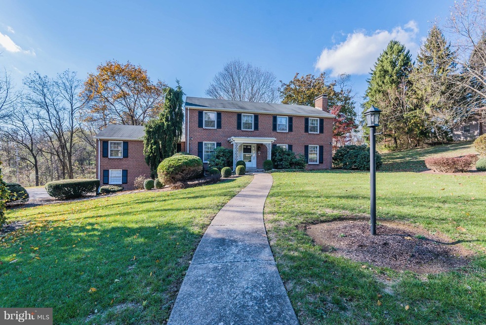 1048 Twin Lakes Dr, Harrisburg, PA 17111 - photo 1