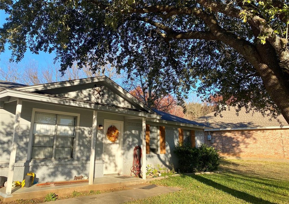1706 Carroll Dr, Cleburne, TX 76033 - photo 1