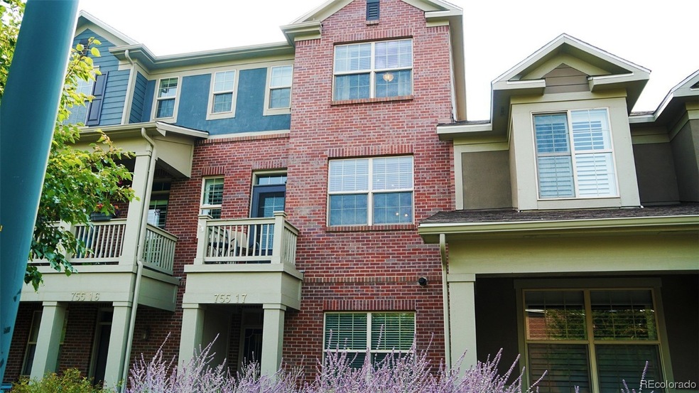 Front Facing Roslyn Street