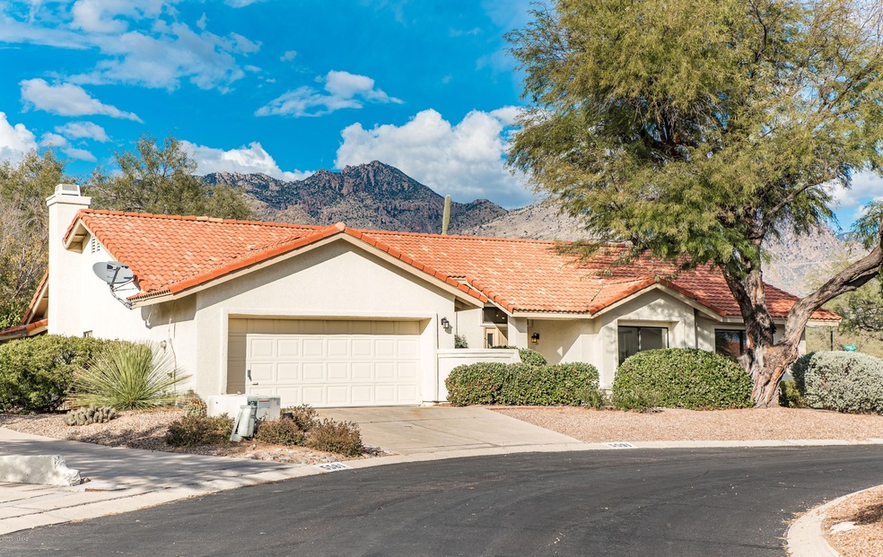5591 N Skyset Loop-1