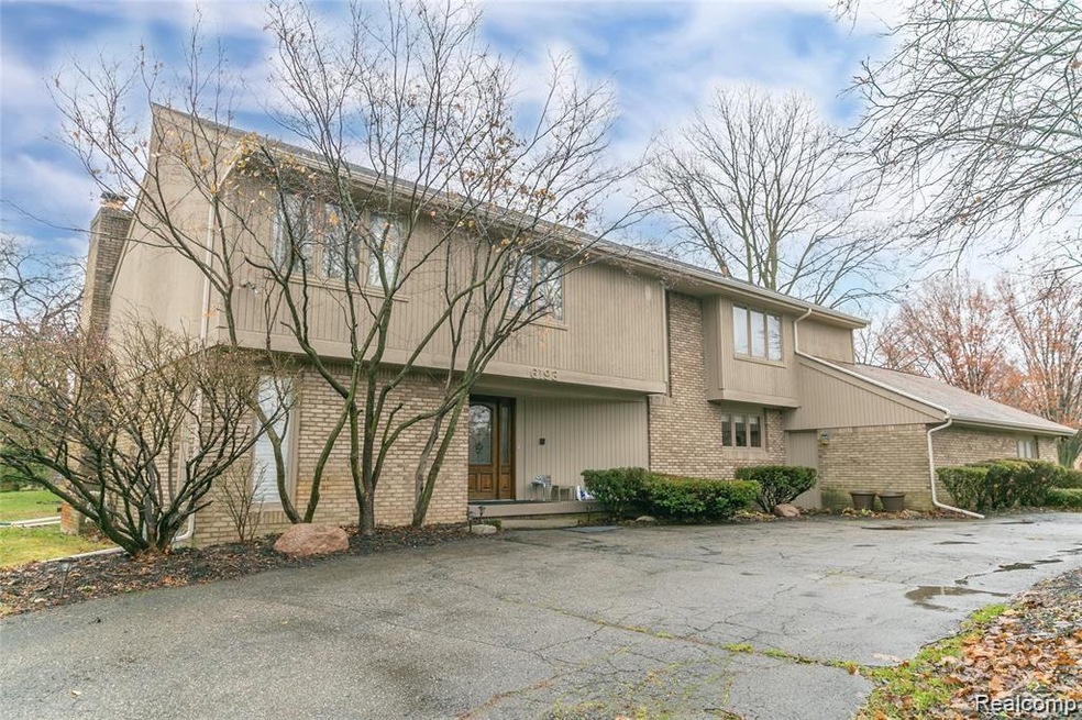 6193 Saint James Dr, West Bloomfield, MI 48322 - photo 1