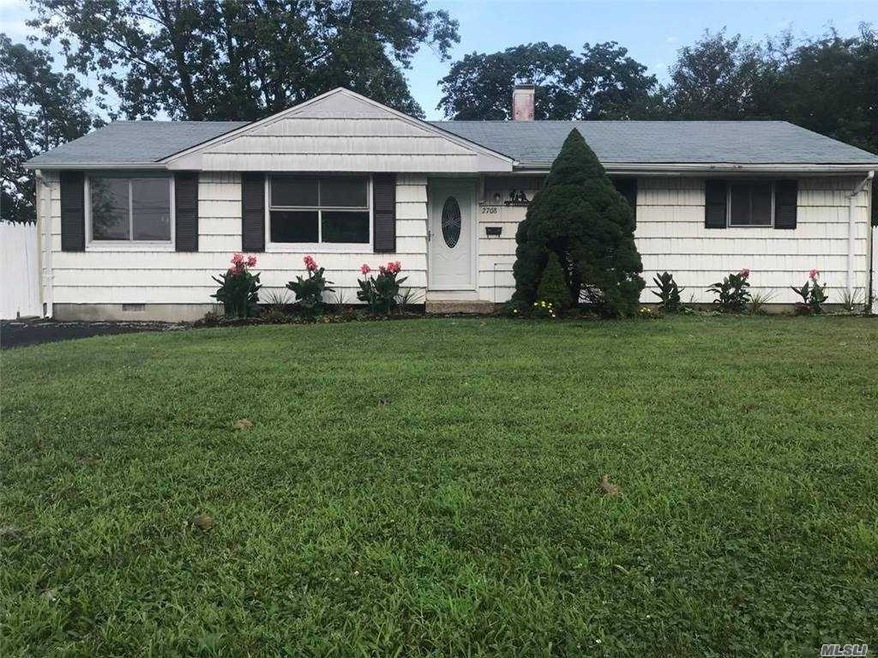 2708 Connecticut Ave, Medford, NY 11763 - photo 1