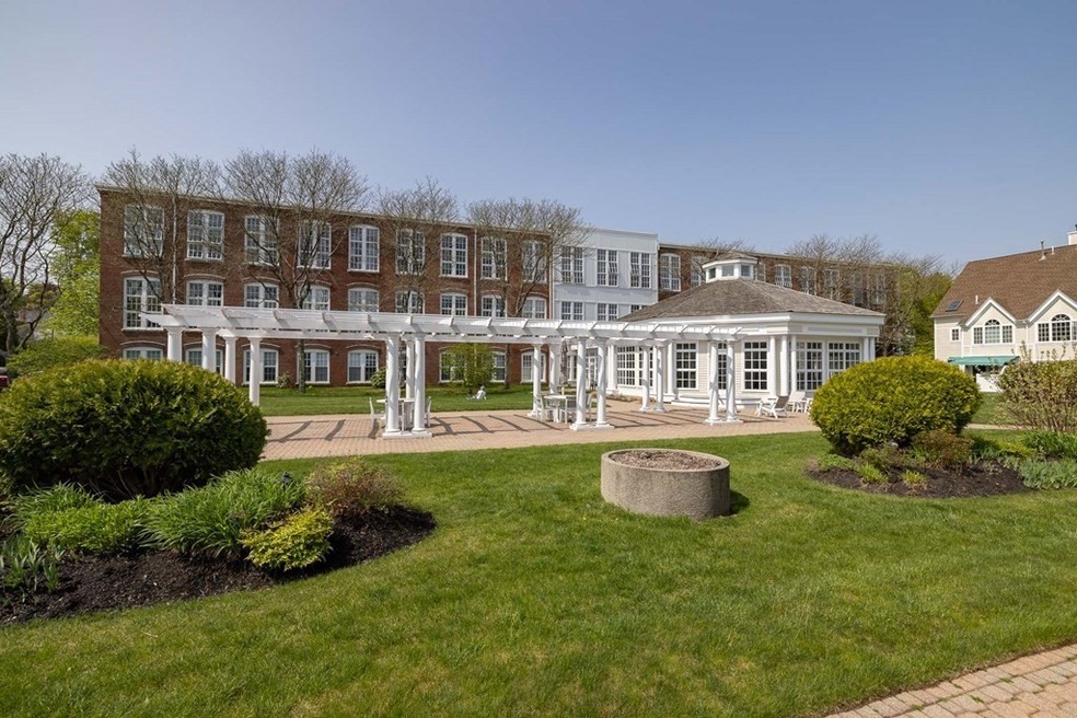 53 Warren St unit 105, Newburyport, MA 01950 - photo 1