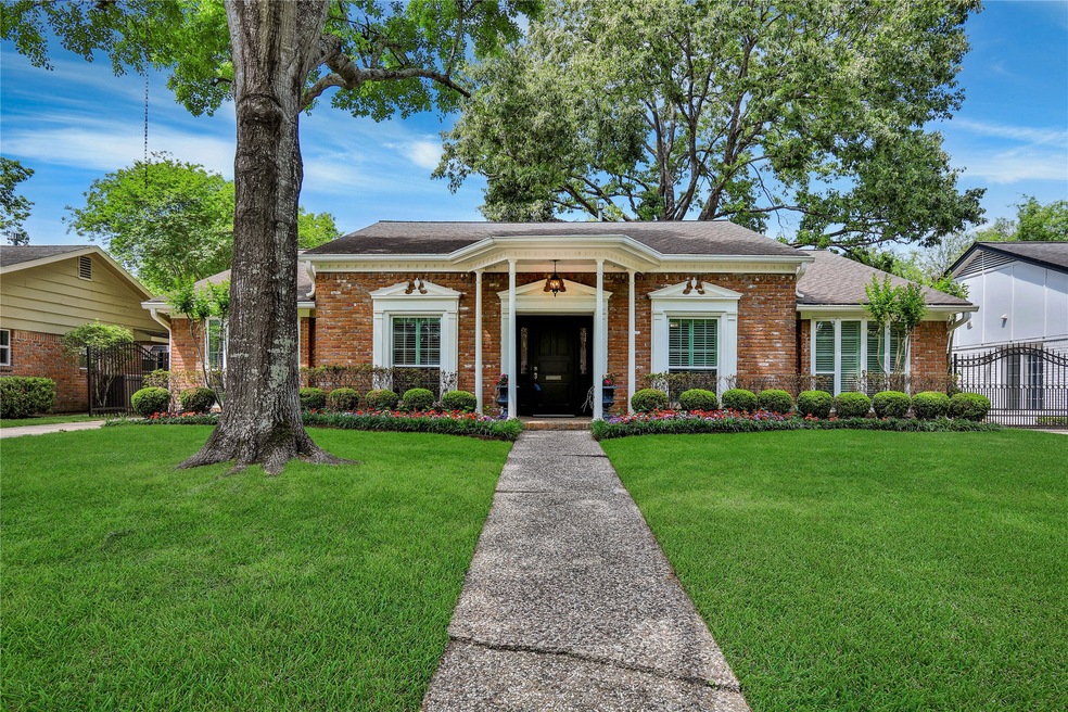 10046 Burgoyne Rd, Houston, TX 77042 - photo 1