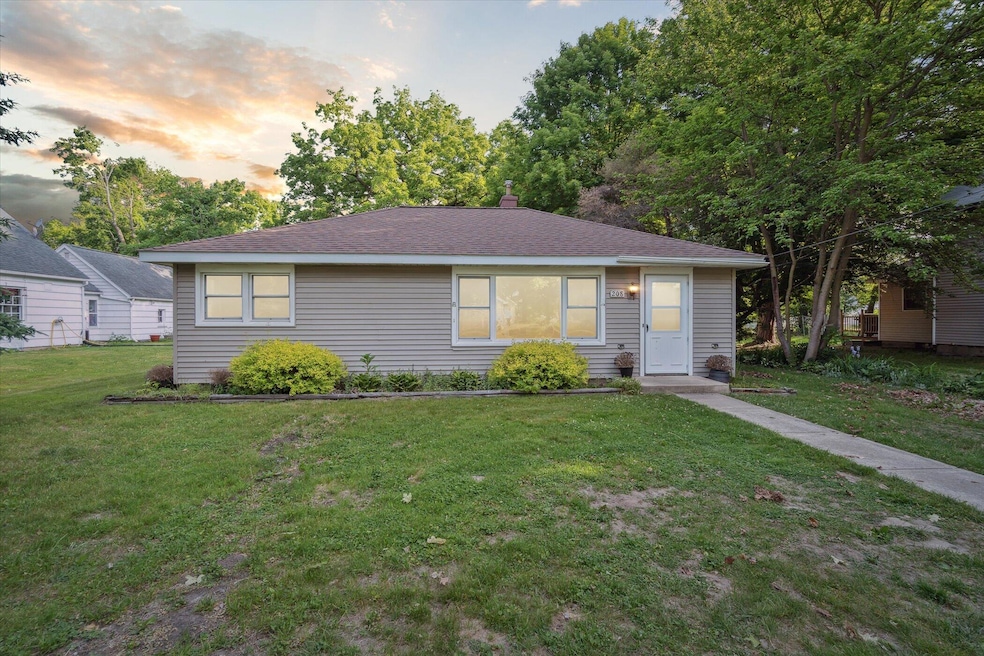 01-208-E-Main-Hanover-MI-49241-WindowSti