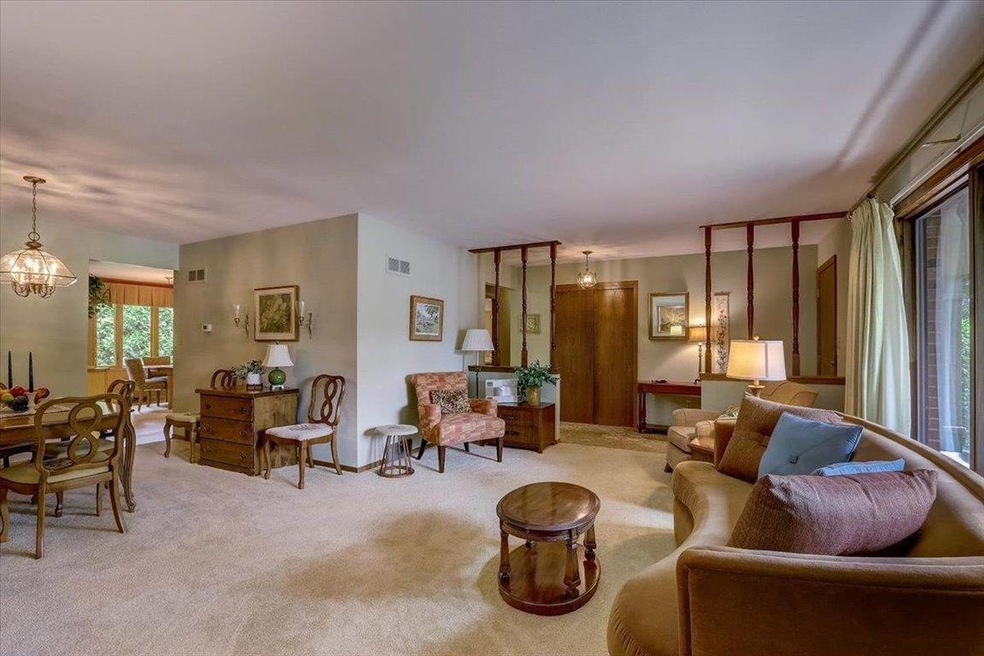 1235 Hawthorne Ridge Dr, Brookfield, WI 53045 - photo 1