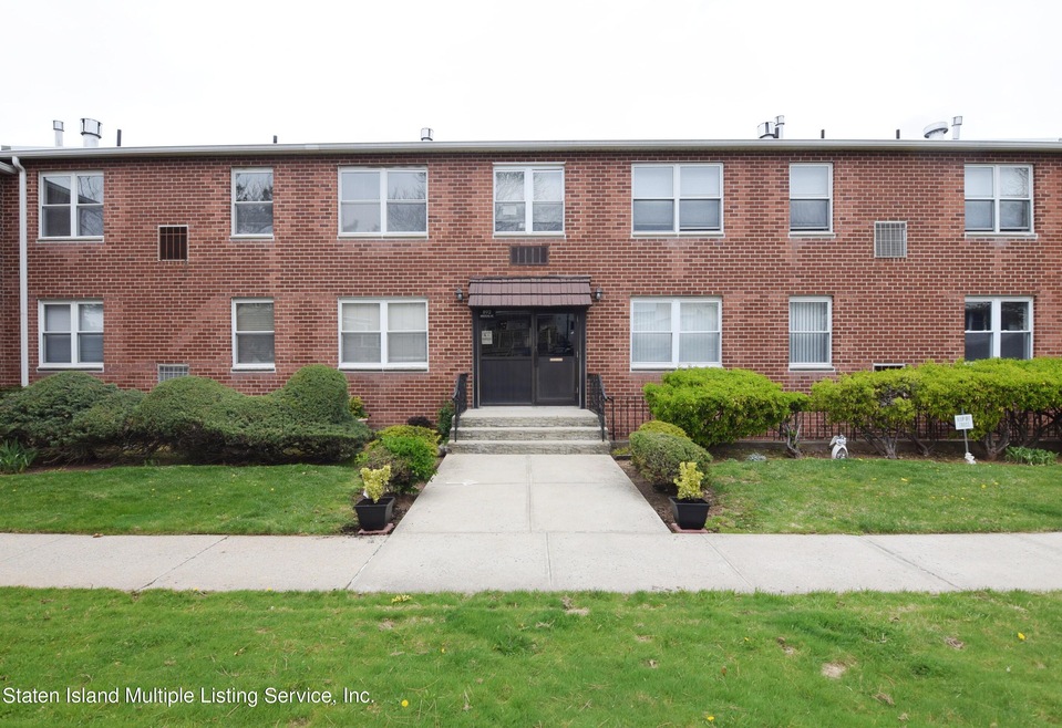 892 Armstrong Ave unit B3, Staten Island, NY 10308 - photo 1