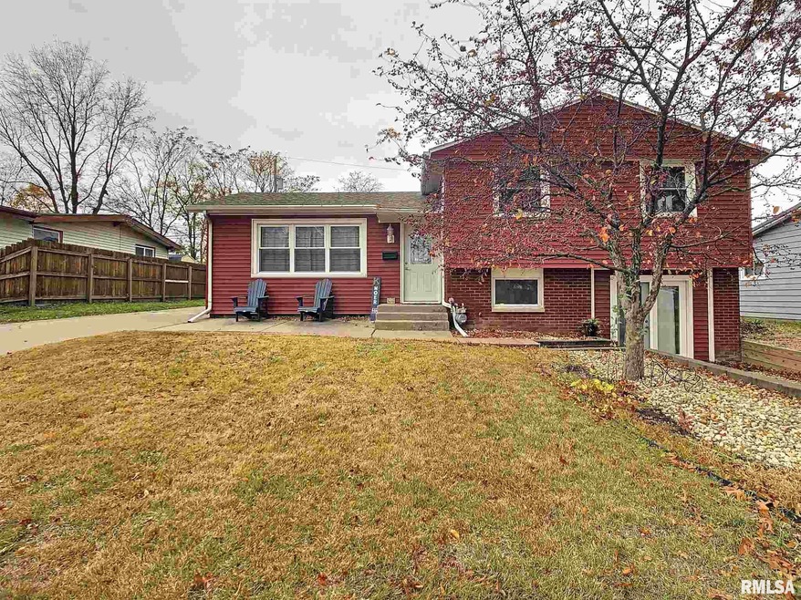 1446 Lakewood Dr, Bettendorf, IA 52722 - photo 1