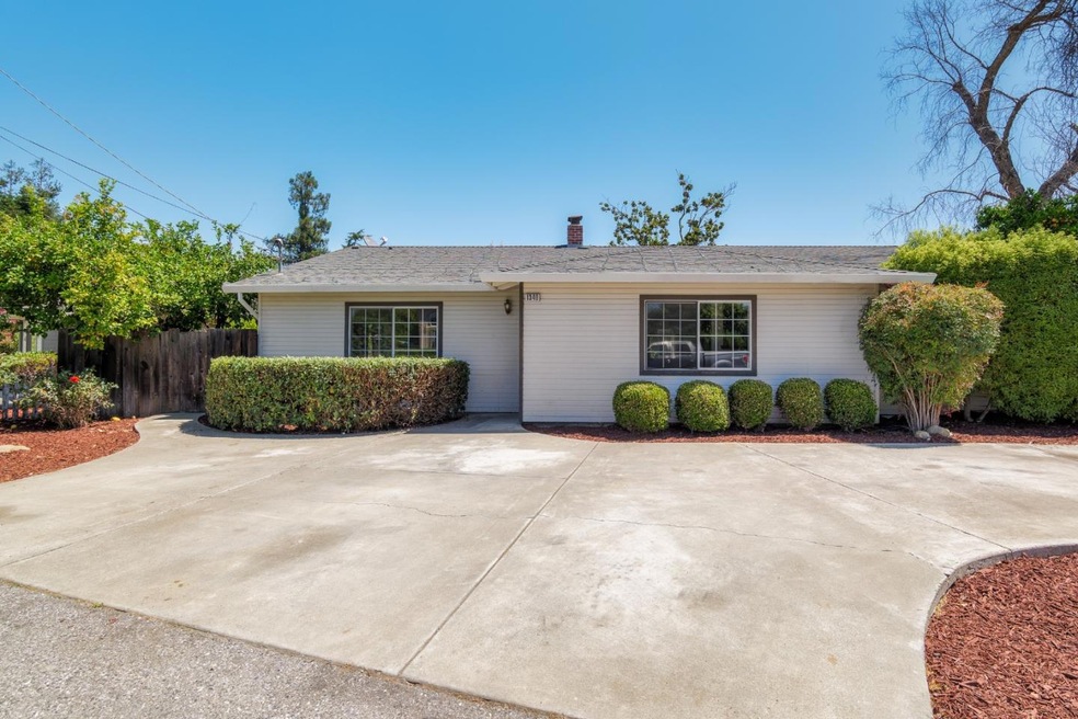 Sold $2,220,000 • Co-Listing Agent