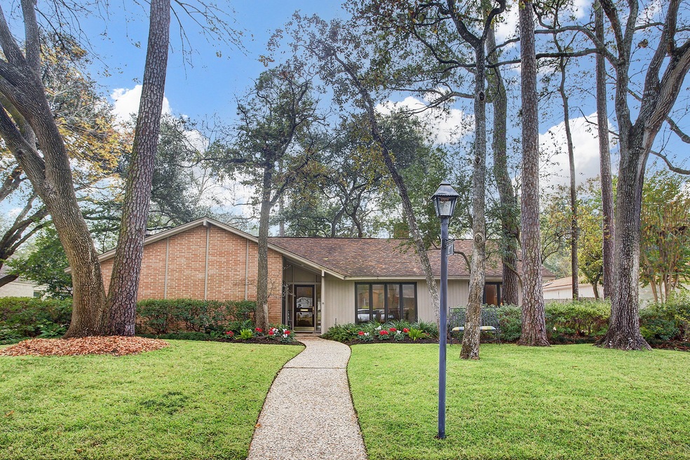 10227 Green Tree Rd, Houston, TX 77042 - photo 1