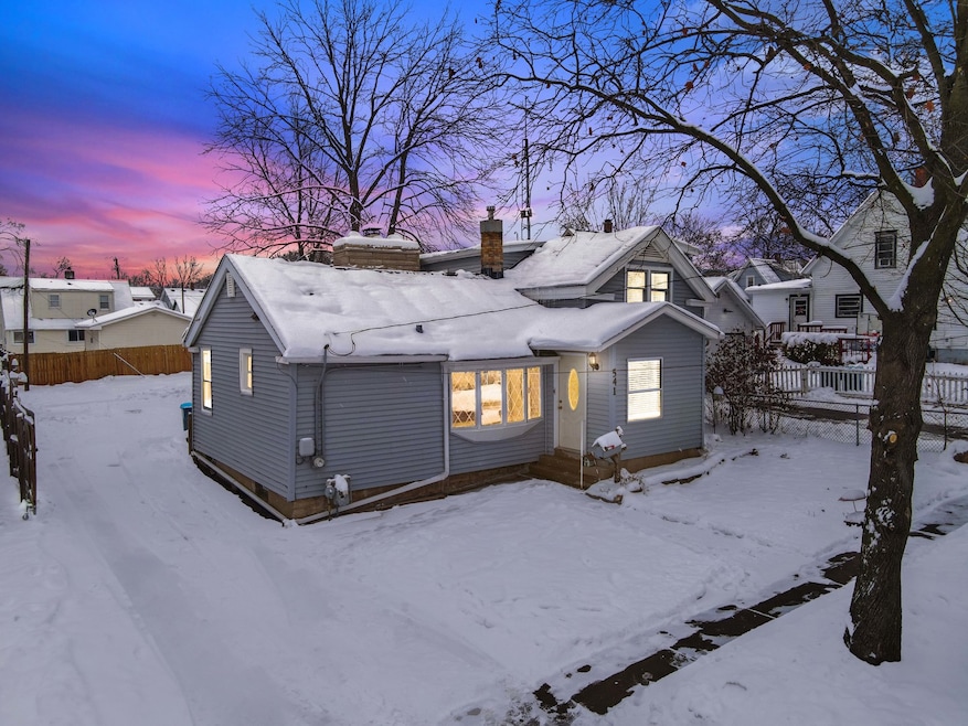 541 Charles St, Aurora, IL 60506 - photo 1