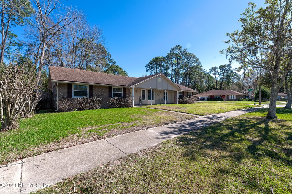 4961 Lofty Pines Cir E, Jacksonville, FL 32210 - photo 1