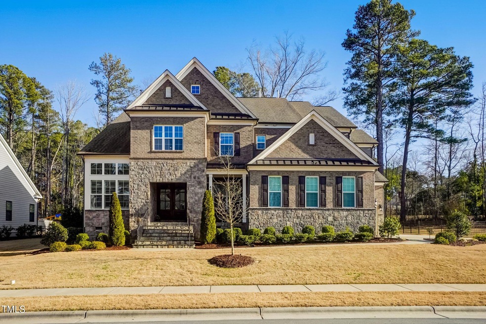 4-web-or-mls-Grand Highclere Way -002