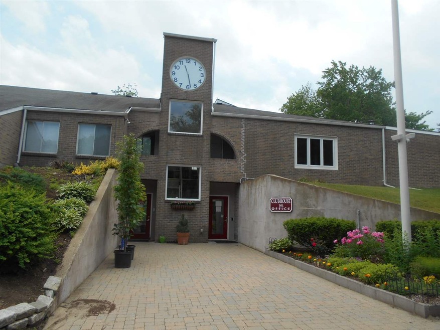 140 Fieldstone Dr unit 140, Londonderry, NH 03053 - photo 1