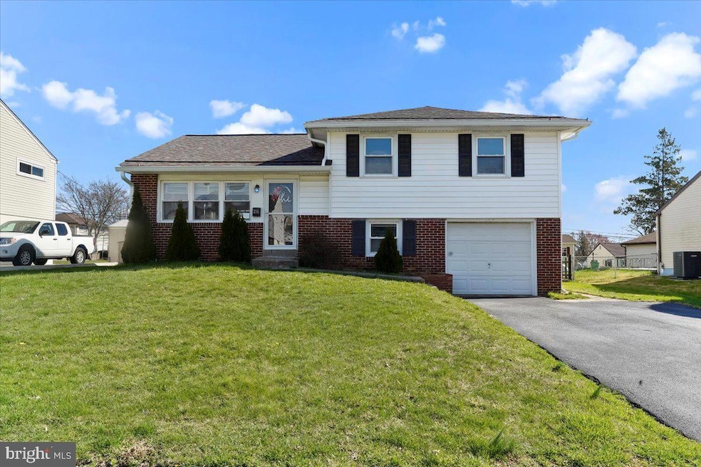 215 Ashford Dr, Broomall, PA 19008 - photo 1