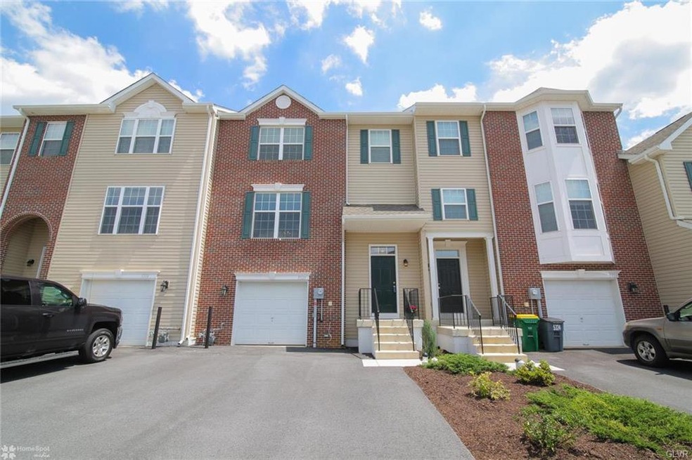 5320 Spring Ridge Dr E, Macungie, PA 18062 - photo 1