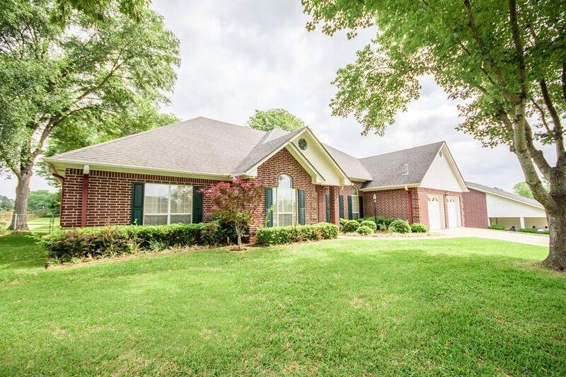 725 Oakview Dr, Nacogdoches, TX 75965 - photo 1