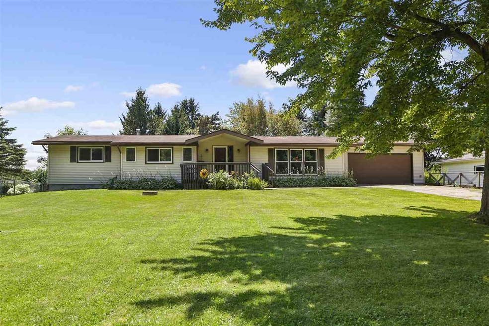 5255 W Netherwood Rd, Oregon, WI 53575 - photo 1