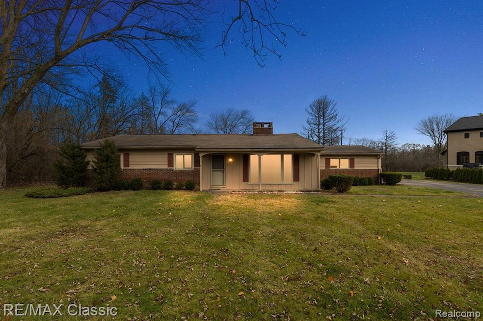 6601 Wing Lake Rd, Bloomfield Hills, MI 48301 - photo 1