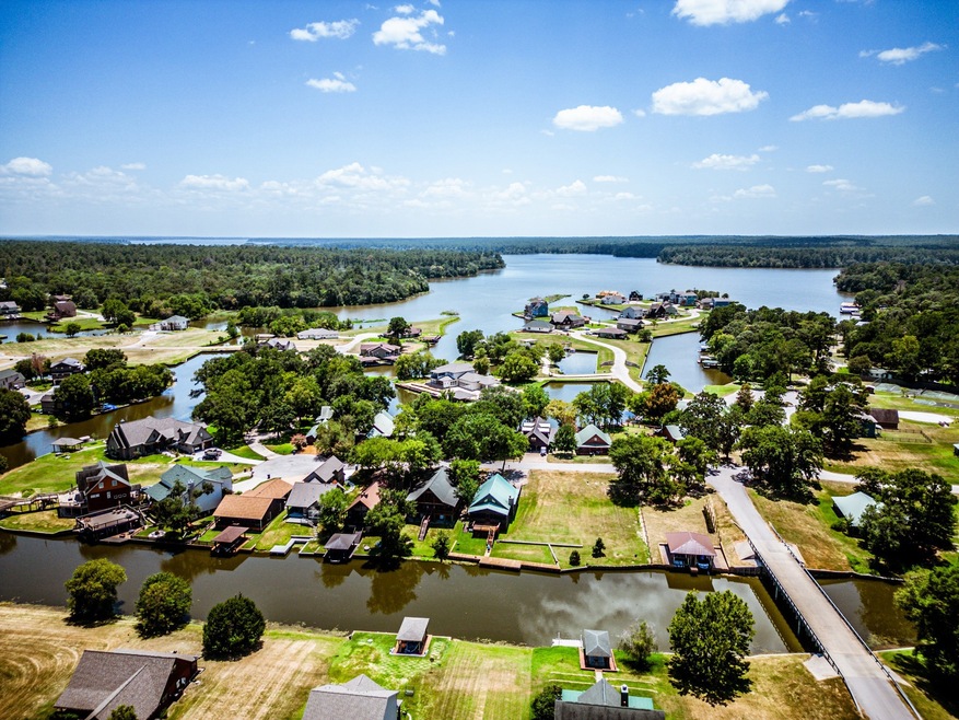 29 Wildwood Lake Dr, Huntsville, TX 77340 - photo 1