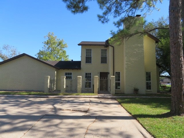 28 E Castle Harbour Dr, Friendswood, TX 77546 - photo 1