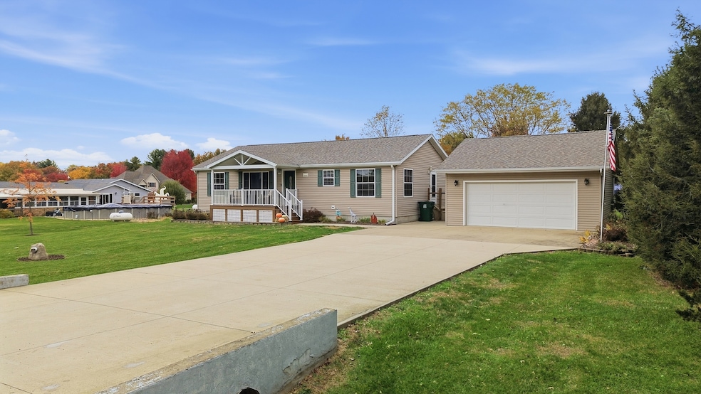 28902 Carriage Dr, Sterling, IL 61081 - photo 1