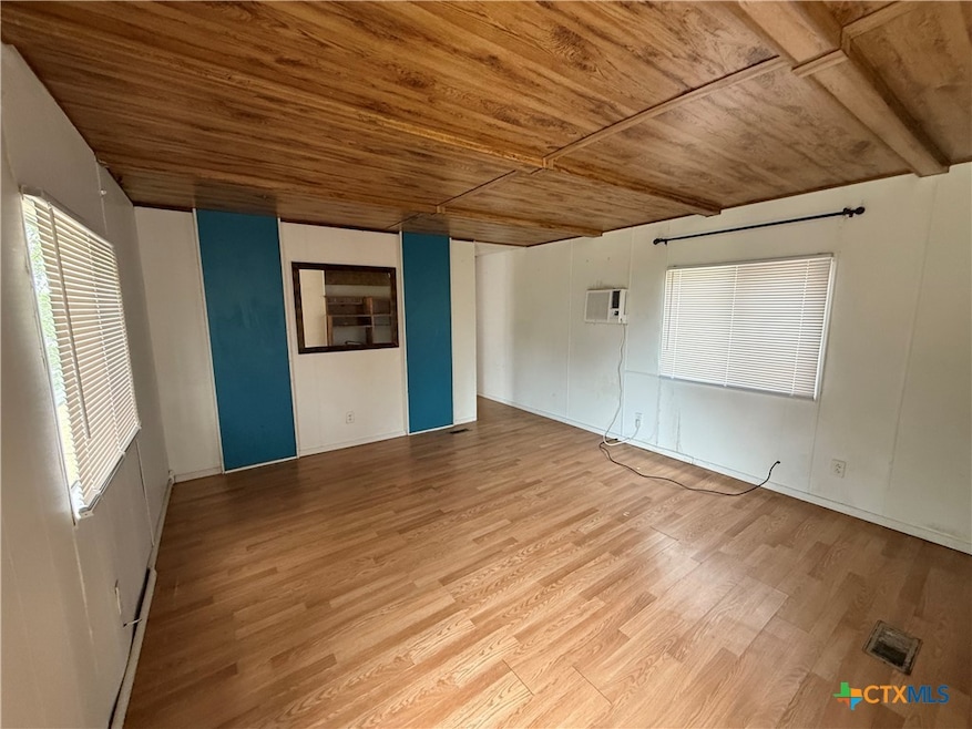 For Rent $1,250/month