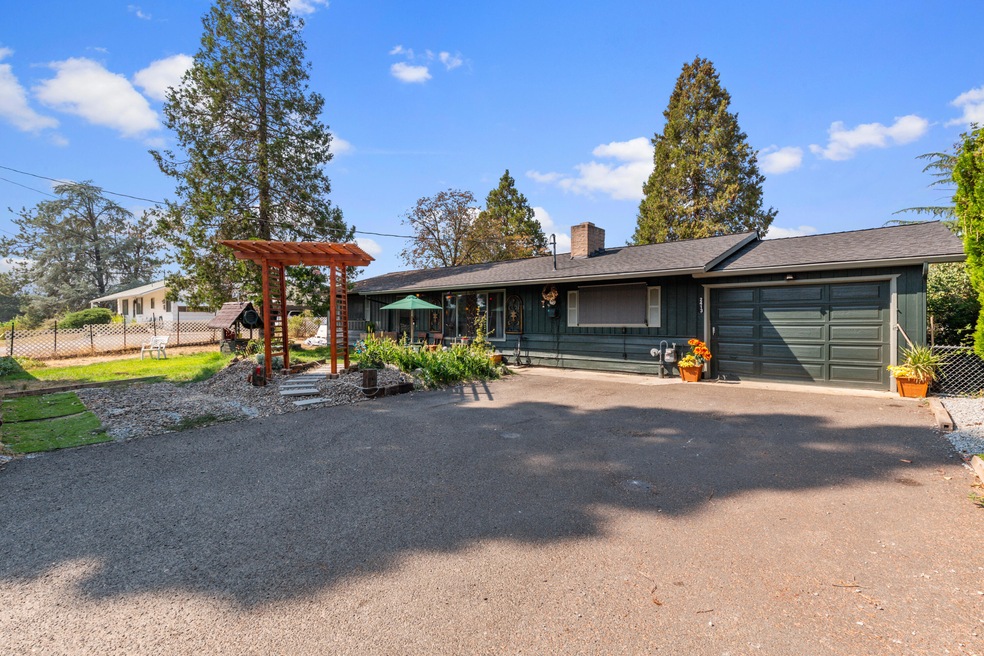 2413 E McAndrews Rd, Medford, OR 97504 - photo 1