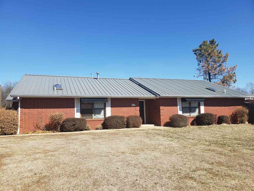 3402 3402 Thornridge Cir, Duncan, OK 73533 - photo 1