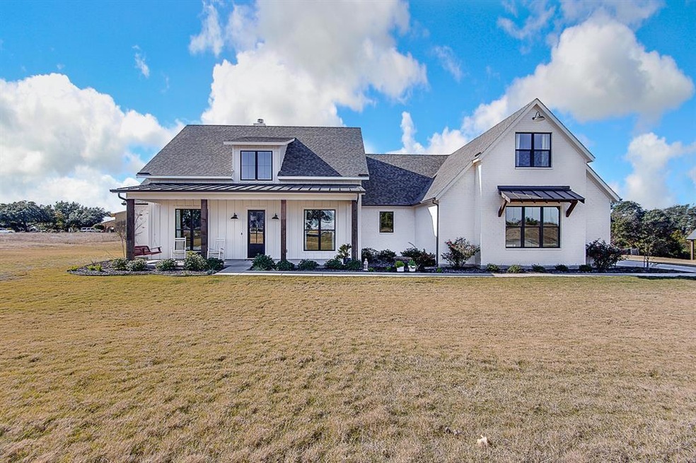 153 Helton Dr, Granbury, TX 76049 - photo 1