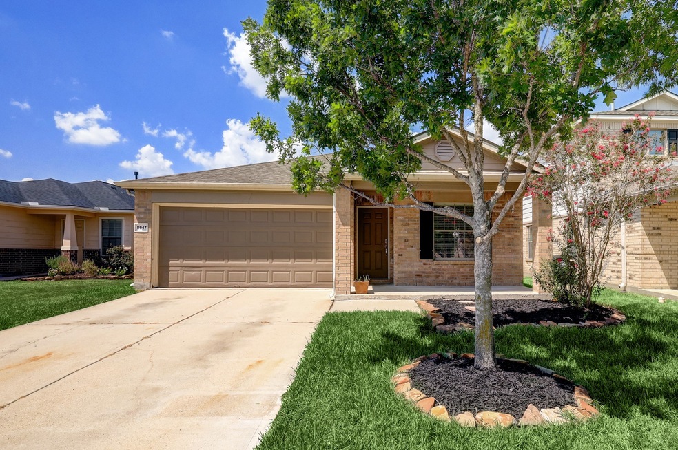 8947 Spurflower Path Ln, Houston, TX 77075 - photo 1