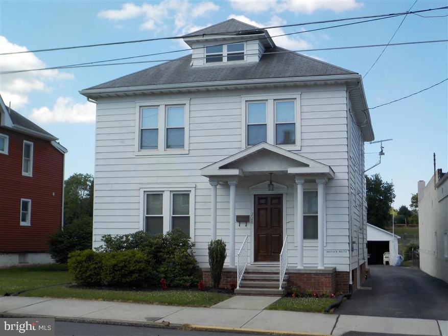 228 N Queen St, Littlestown, PA 17340 - photo 1