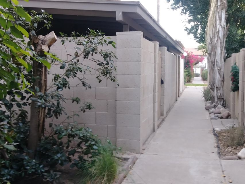 PRIVATE PATIO ENTRANCE