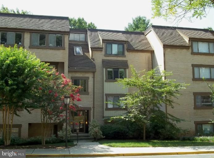 1669 Parkcrest Cir unit 201, Reston, VA 20190 - photo 1