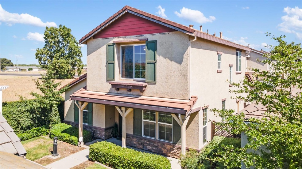 336 Carriage Ln, Oakdale, CA 95361 - photo 1