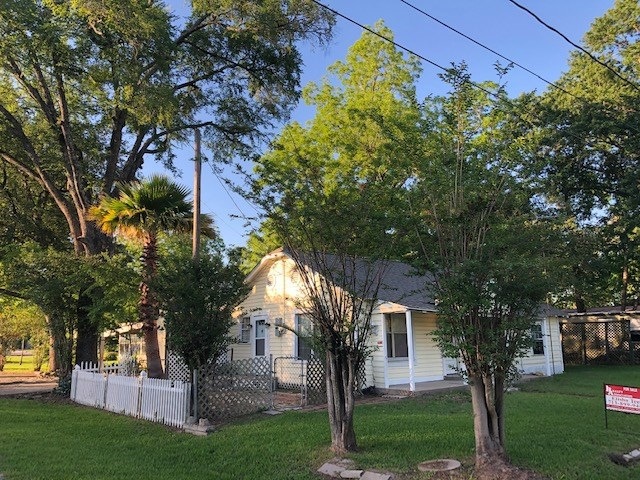 111 S Magnolia St, Tomball, TX 77375 - photo 1